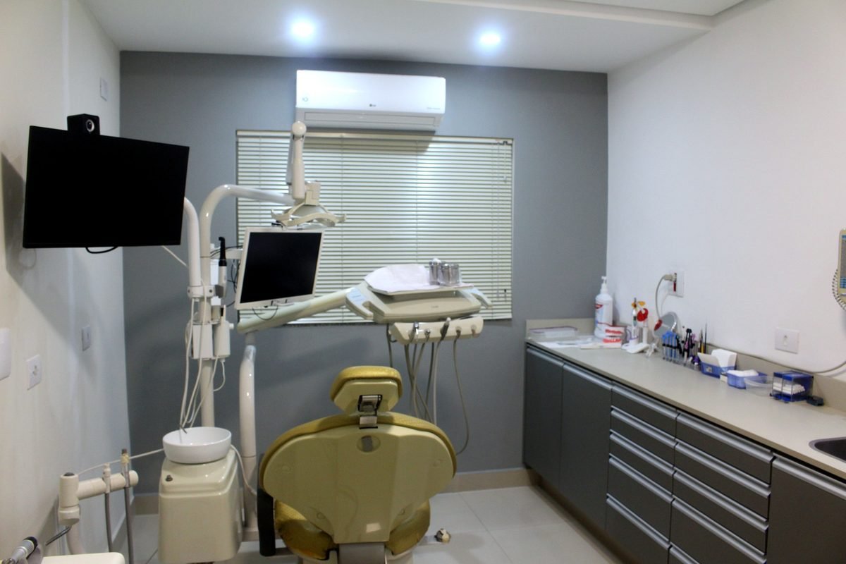 Consultório da Denflor com cadeira odontológica